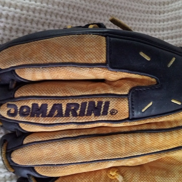 DeMarini Rouge Baseball Mitt - Picture 4 of 15